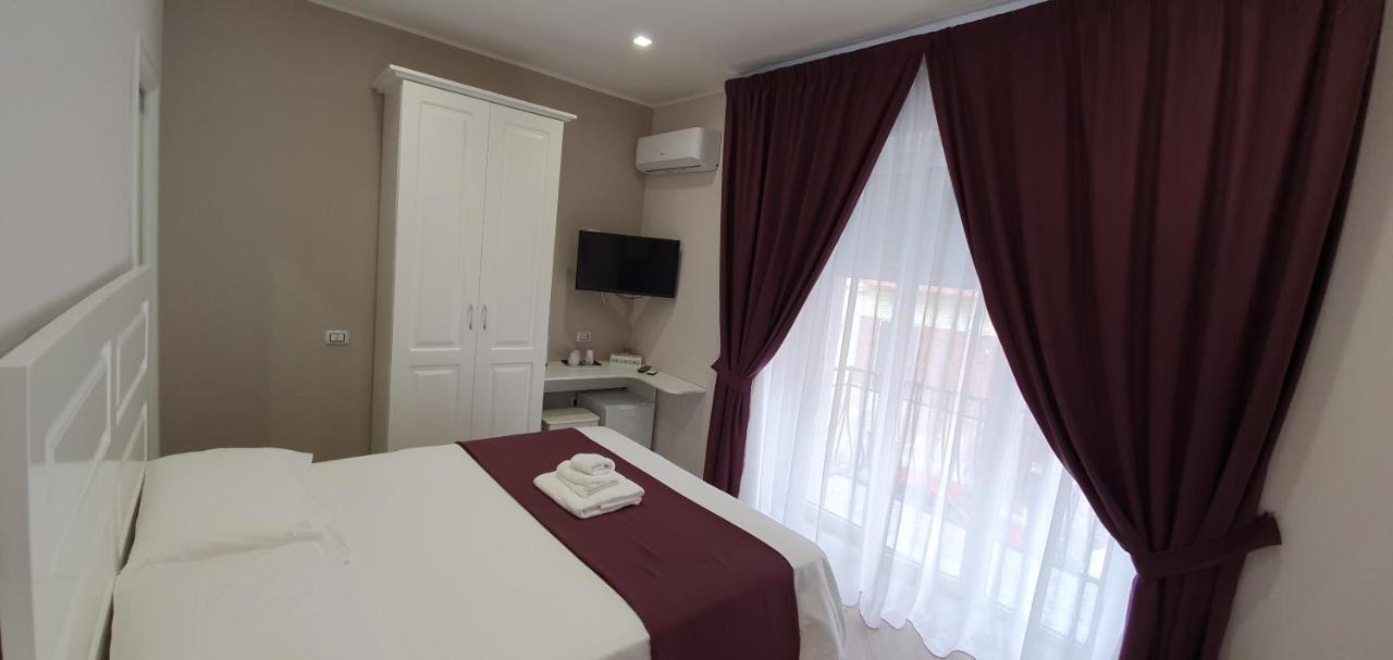 Bed and Breakfast Dimora Costantino Nápoles Exterior foto