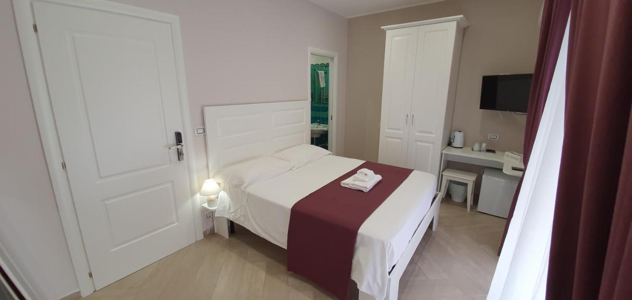 Bed and Breakfast Dimora Costantino Nápoles Exterior foto