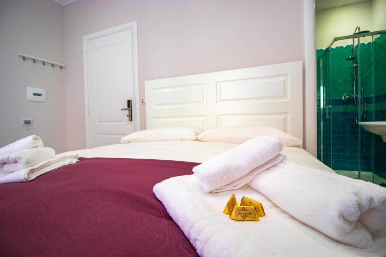 Bed and Breakfast Dimora Costantino Nápoles Exterior foto
