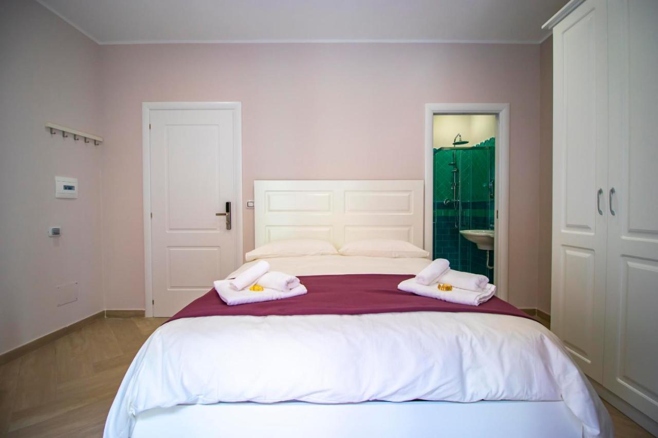 Bed and Breakfast Dimora Costantino Nápoles Exterior foto